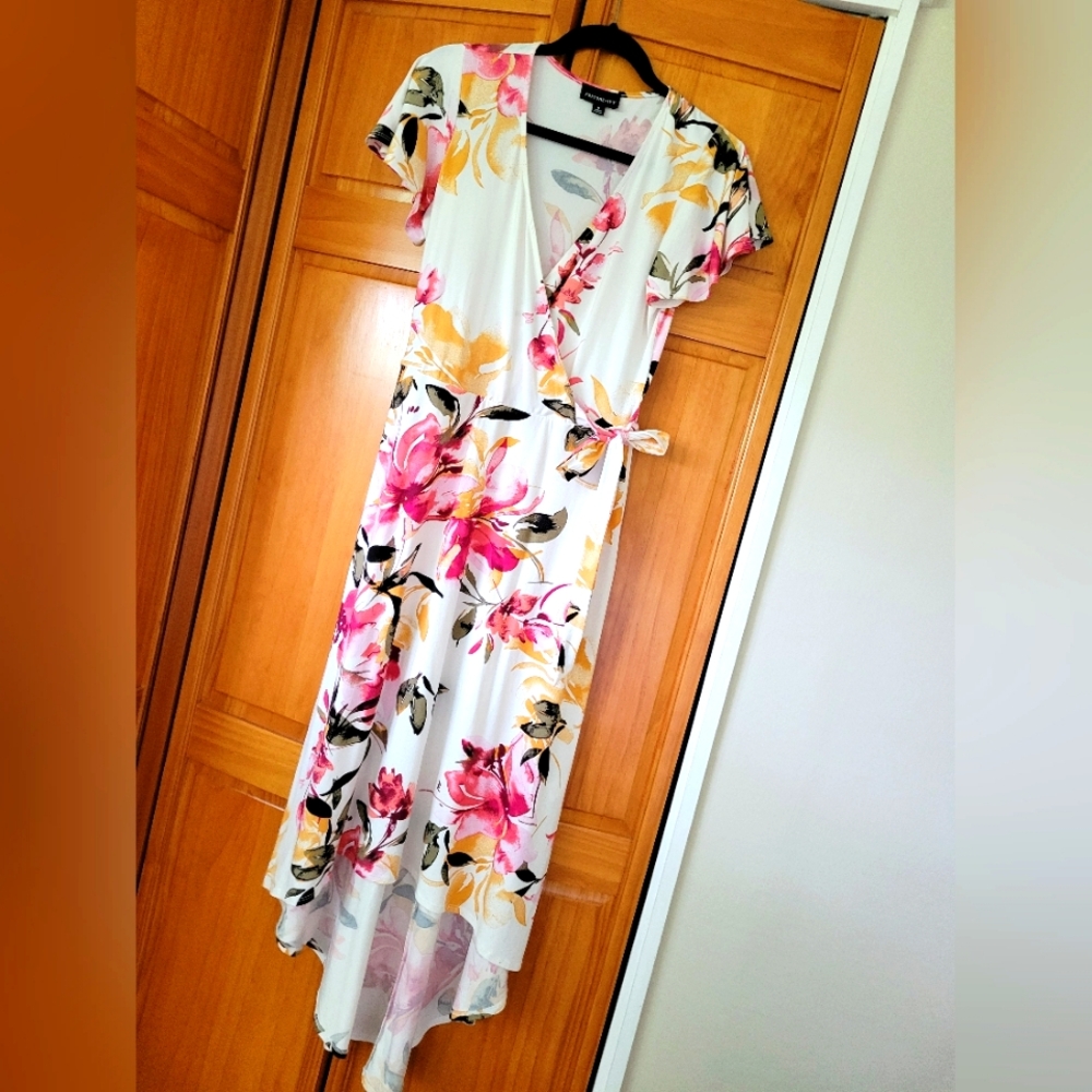 White Floral Dres Fortune + Ivy, Size Medium